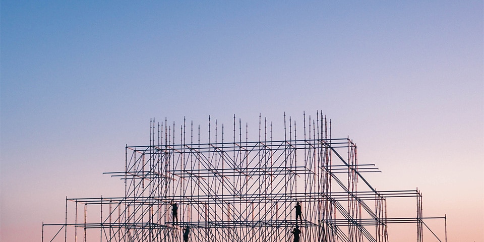 De voordelen van het gebruik van steigers bij bouwwerken en restauraties 
