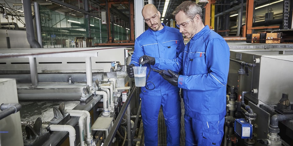 Veilige bescherming tegen chemicaliën met MEWA Dynamic Elements