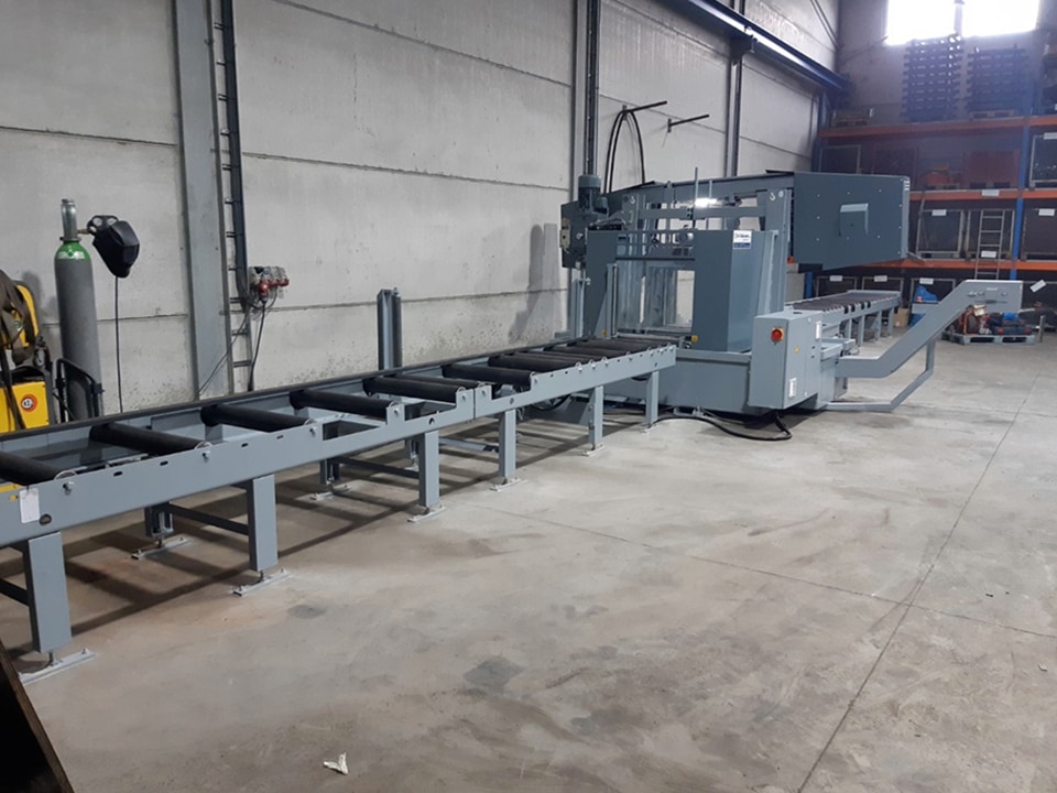 Volautomatische bandzaagmachine voor fabrikant aanhangwagens 2