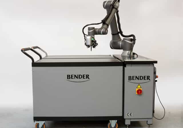 Gebruiksvriendelijke mobiele cobot automatiseert beladen en ­ontladen verspaningsmachines 4