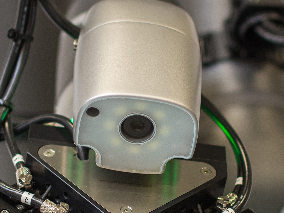 Gebruiksvriendelijke mobiele cobot automatiseert beladen en ­ontladen verspaningsmachines 1