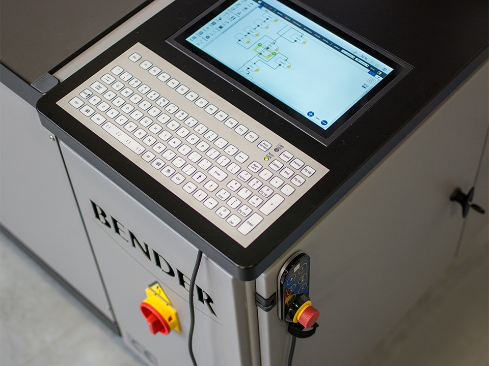 Gebruiksvriendelijke mobiele cobot automatiseert beladen en ­ontladen verspaningsmachines 2