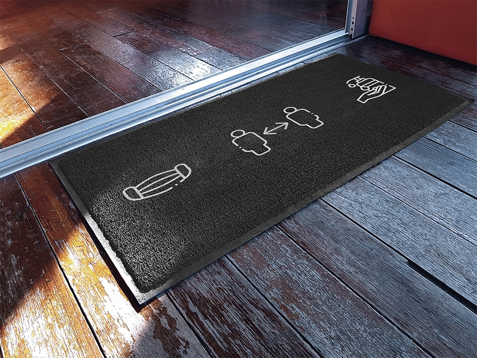 Voetmatten maken bezoekers attent op de hygiëneregels