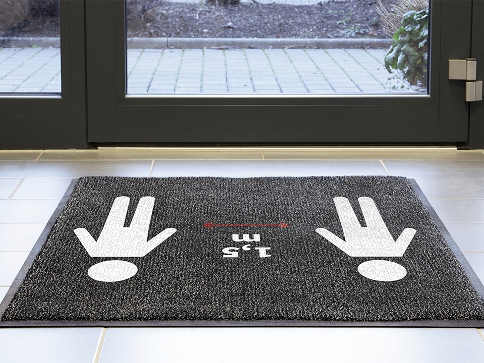 Voetmatten maken bezoekers attent op de hygiëneregels 2