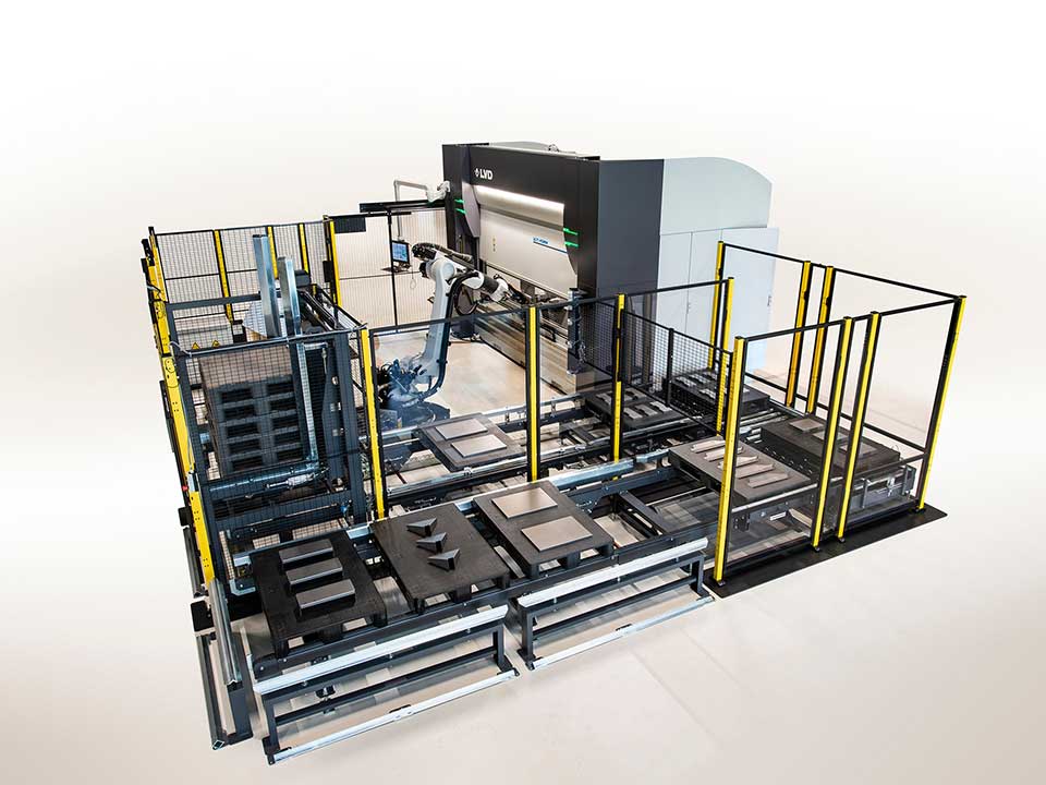 Innovatief gerobotiseerd ­plooisysteem omvat plooibank met automatische gereedschapswissel 2