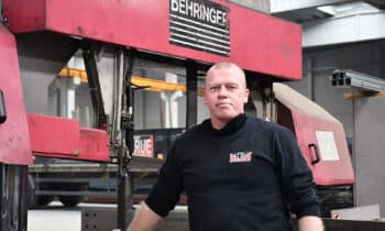 Volautomatische zaagmachine ­feilloos verhuisd 10