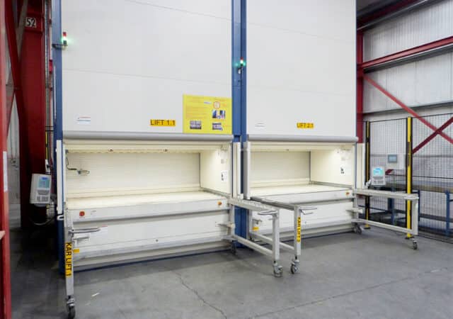 Sterk merk in staalproducten combineert geautomatiseerde ­productielijn met twee plateauliften 4