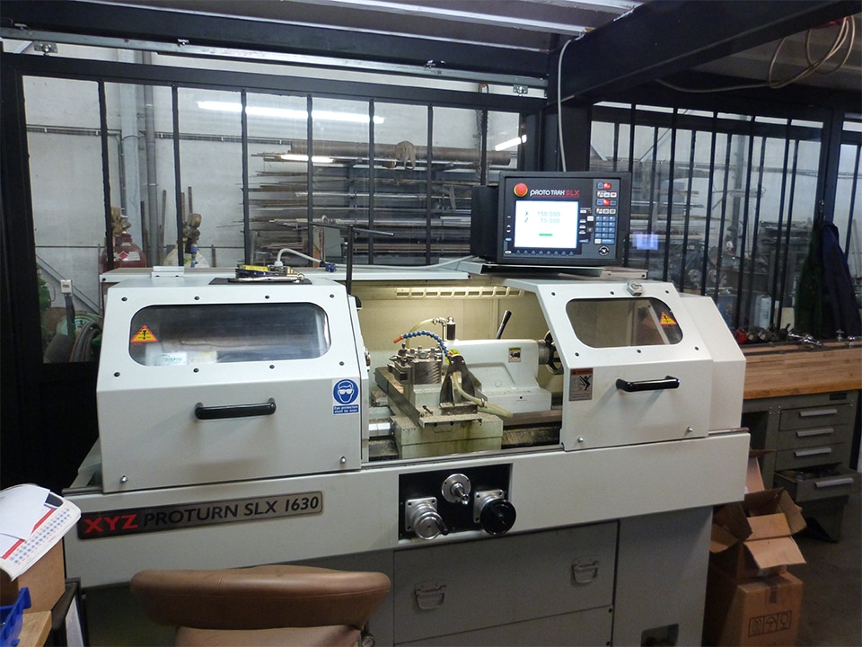 CNC-draaibank en ­freesmachine helpen bij restauratie oude ­metaalobjecten 2