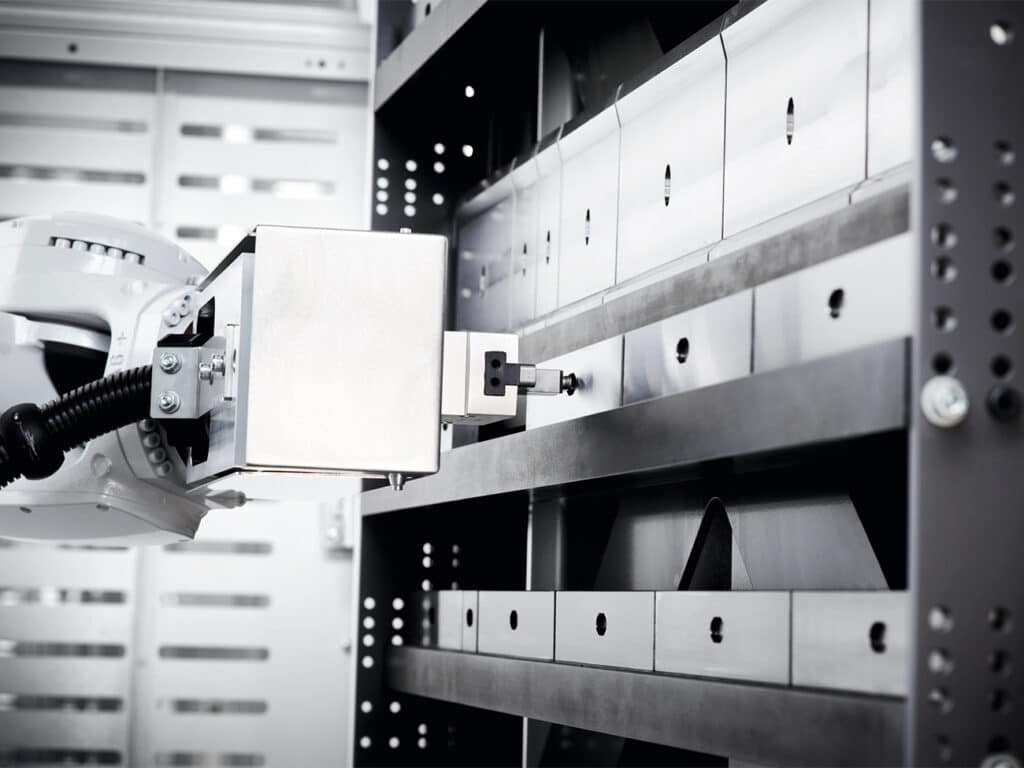 Automatische gereedschapswisselaar vermindert installatietijd en ontlast operatoren 3