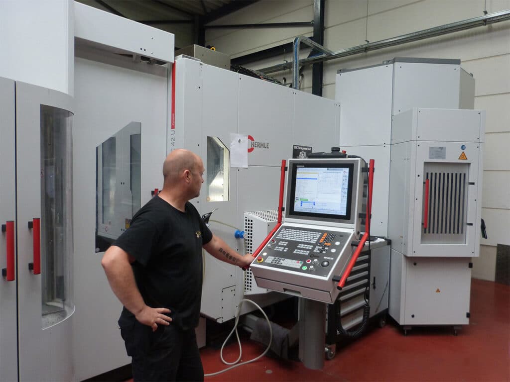 Snel en goed bewerkingscentra programmeren met behulp van een gepaste software 3