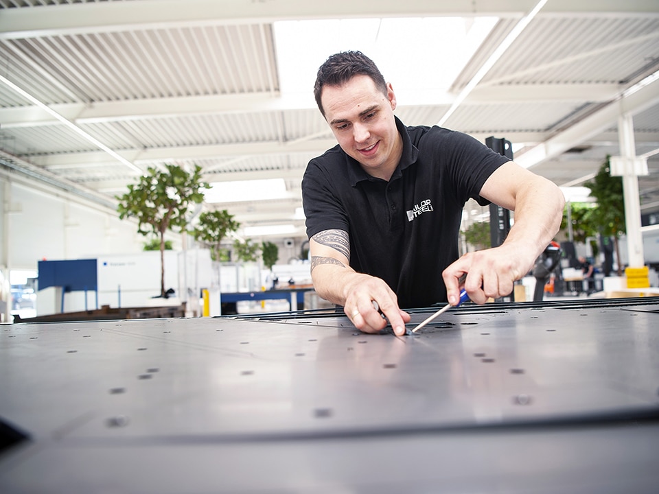 247TailorSteel - ‘One-Stop-Shop’ voor lasersnijden, buislasersnijden en plooien 1