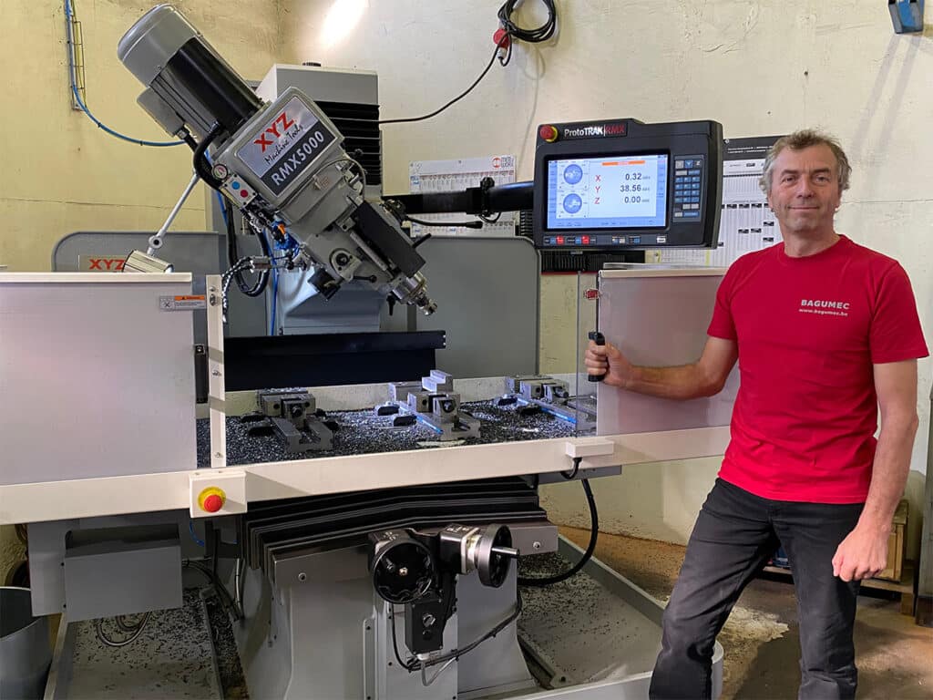 CNC-draaibank en freesmachine ­helpen bij onderhoud van en onderdelenproductie voor straalmachines 1