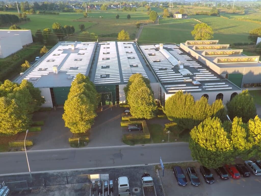 Precisiewerk van de bovenste plank 2