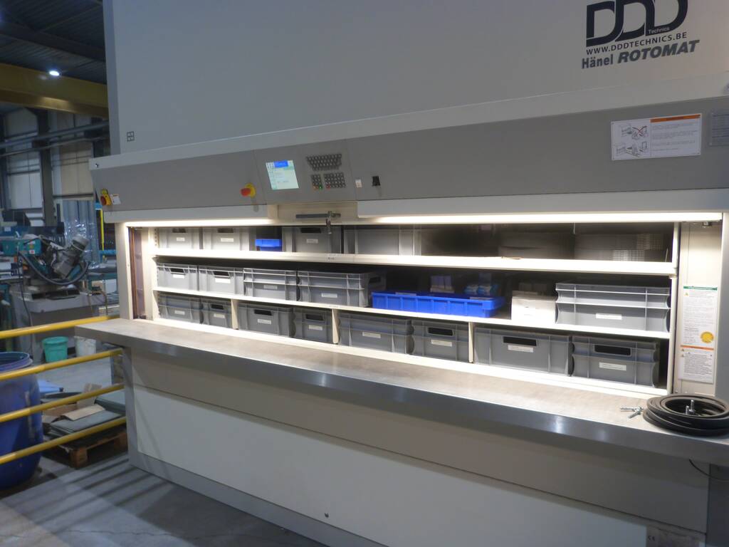Platen en klein materiaal compact opslaan