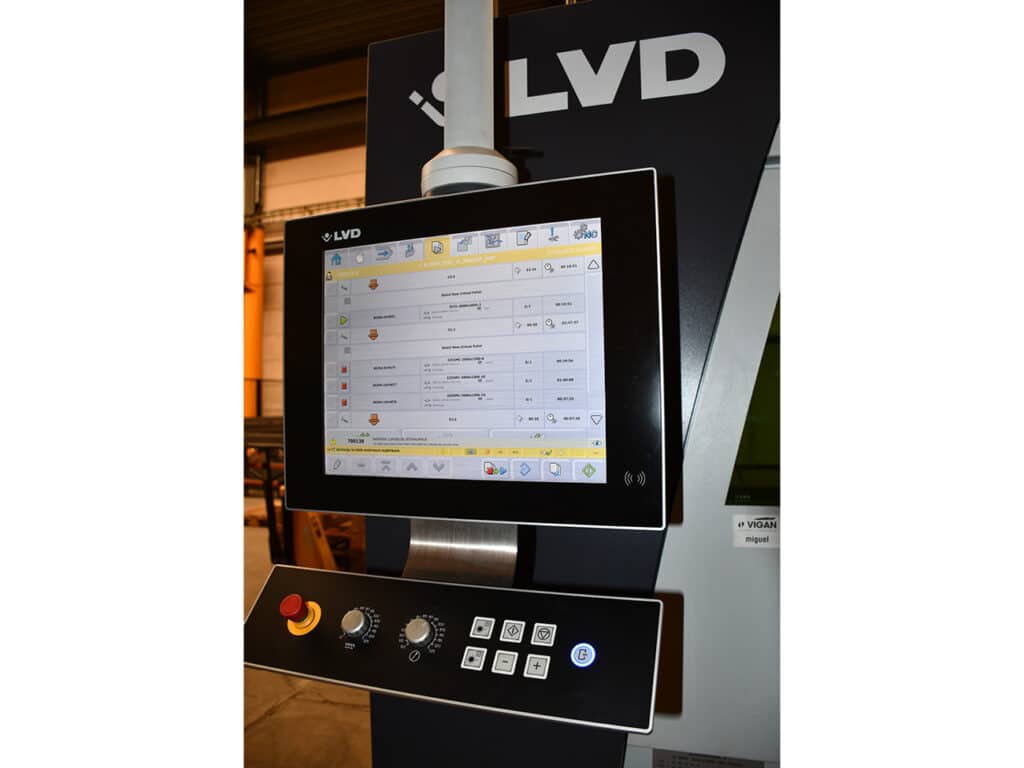 Grotere staalplaten snijden en plooien 2