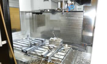 Nieuw bewerkingscentrum voor specialist in 3- en 4-assig frezen en draaien 10