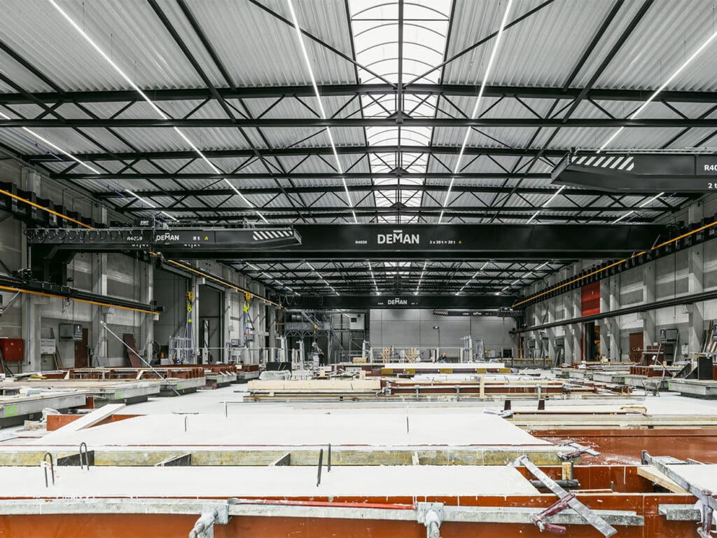 Fabrikant van architectonisch beton maakt gefundeerde keuze voor Belgische hijstoestellen 1