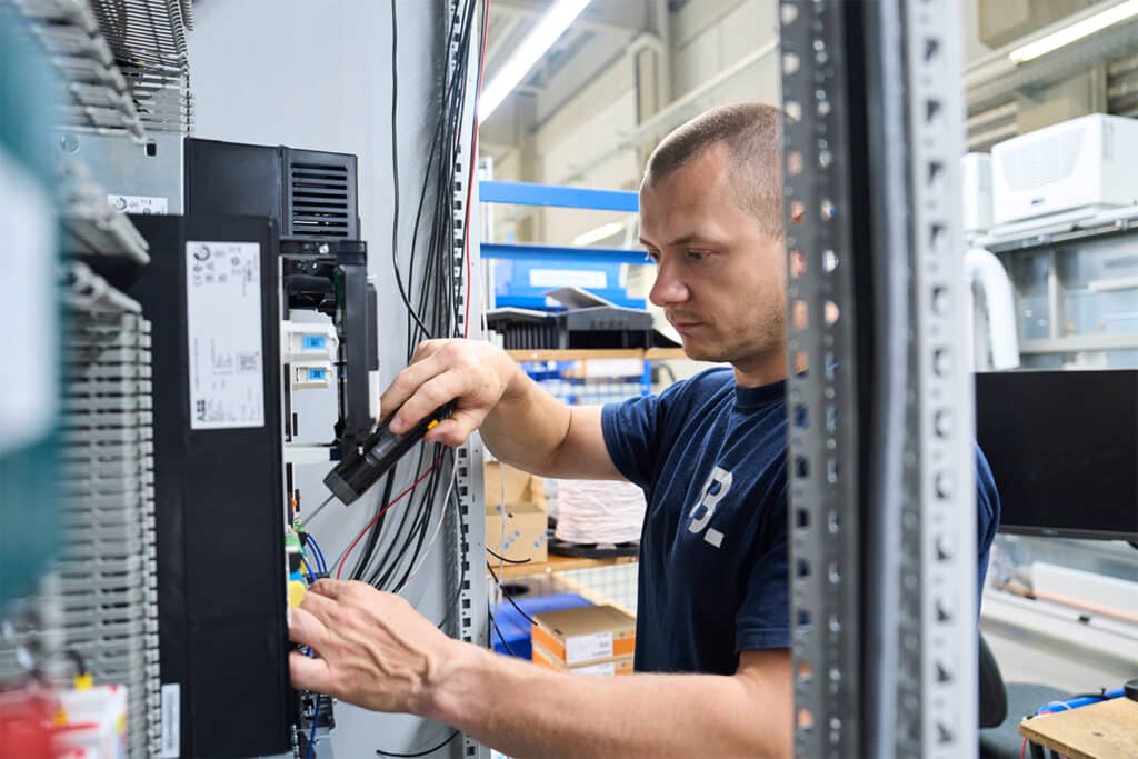 Schakelkasten efficiënt en ergonomisch bewerken