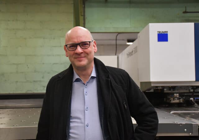 Ponsmachine levert voor elke veiligheidsdeur in staal feilloos de juiste onderdelen 4