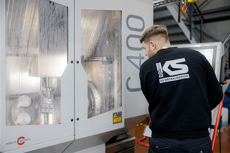 Onbemand laden en ontladen van freesmachine verhoogt efficiëntie en productiviteit 2