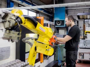 Onbemand laden en ontladen van freesmachine verhoogt efficiëntie en productiviteit 257