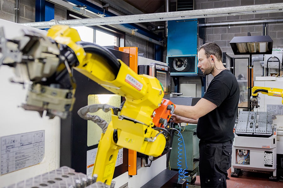 Onbemand laden en ontladen van freesmachine verhoogt efficiëntie en productiviteit