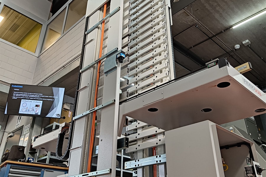 Onbemand laden en ontladen van freesmachine verhoogt efficiëntie en productiviteit 3