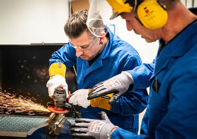 “U vraagt, wij draaien…: dat kennen we niet. U vraagt, en wij vragen door” 4