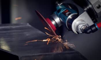 Waar moet je op letten als je je slijpproces wilt automatiseren? Er is een groot verschil tussen een lasproces en een slijpproces. 11