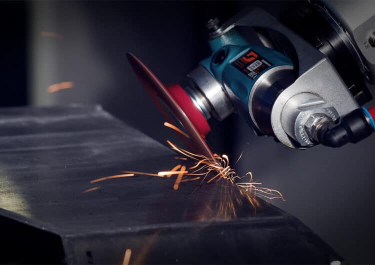 Waar moet je op letten als je je slijpproces wilt automatiseren? Er is een groot verschil tussen een lasproces en een slijpproces. 3