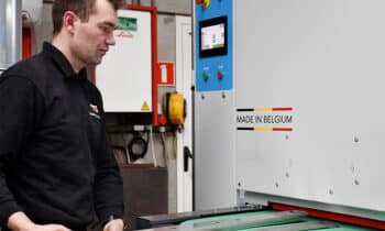 Automatische ontbraammachine helpt korte doorlooptijden waarborgen 5