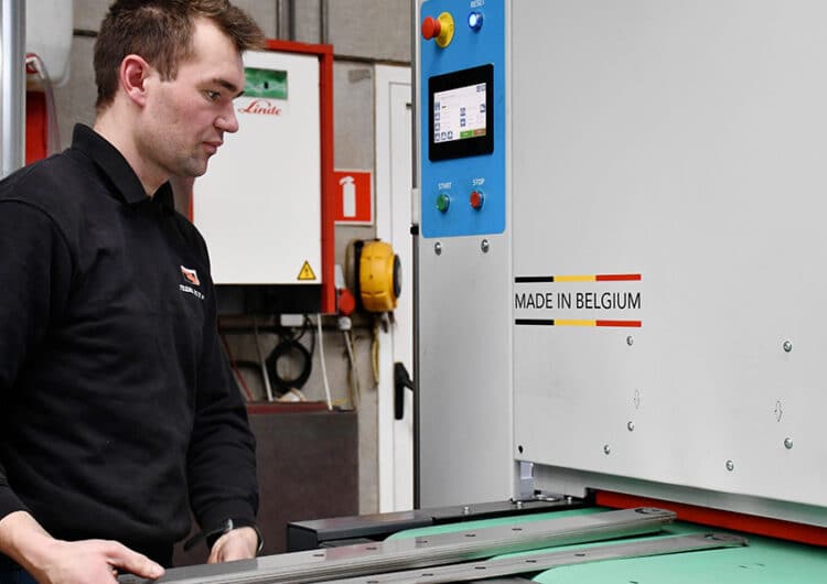 Automatische ontbraammachine helpt korte doorlooptijden waarborgen 3