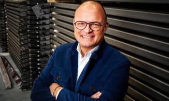 Gerichte flexibiliteit: modulaire en fabrikantonafhankelijke laserautomatisering 12