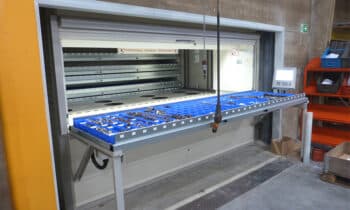 Groot volume aan materialen compact opslaan in een plateauliftsysteem 10