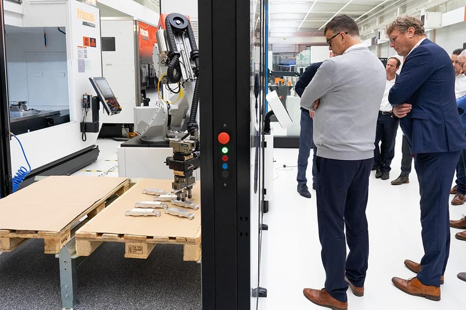 Succesvolle primeur RoboJob trekt volle aandacht bij Mazak Open House