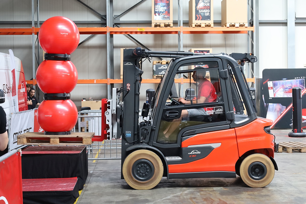 Jimmy Vleminx uit Neeroeteren wint BK heftruckrijden 12