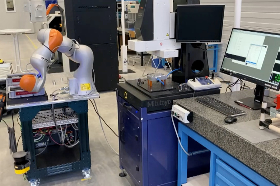 Cobot op verplaatsbaar platform: oplossing voor plaatverwerkende industrie 1