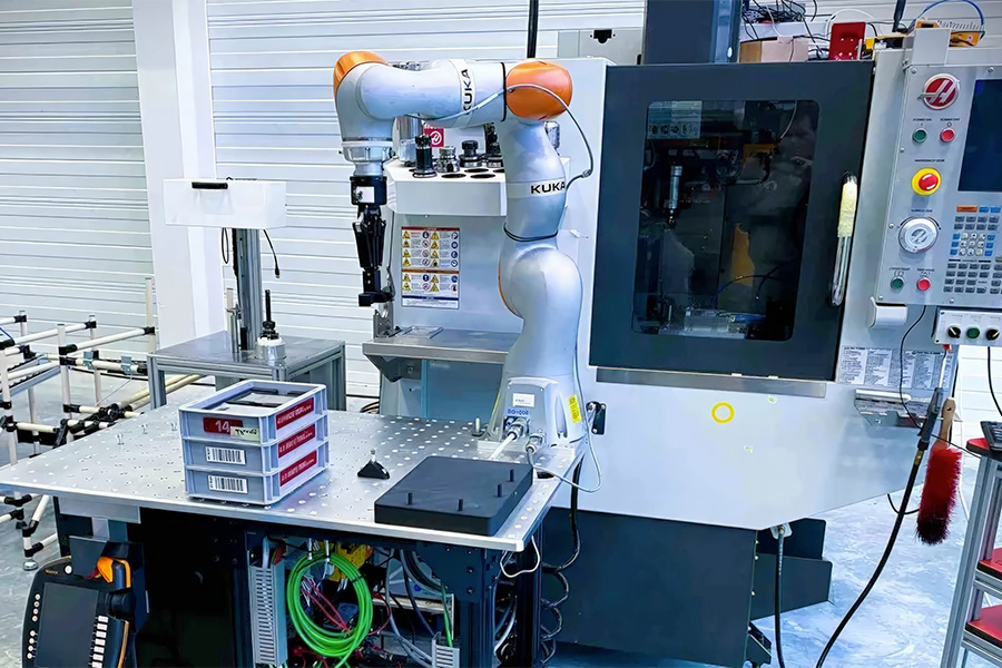 Cobot op verplaatsbaar platform: oplossing voor plaatverwerkende industrie 5