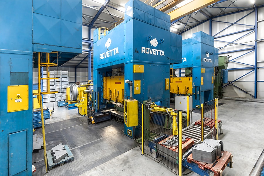 Via persen en buigen naar een afgewerkt eindproduct 10