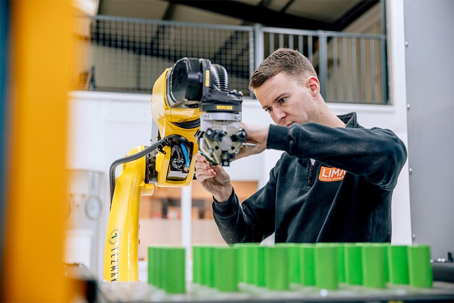 Limburgse importeur van CNC-machines wil niet de grootste, maar wel de beste zijn 8
