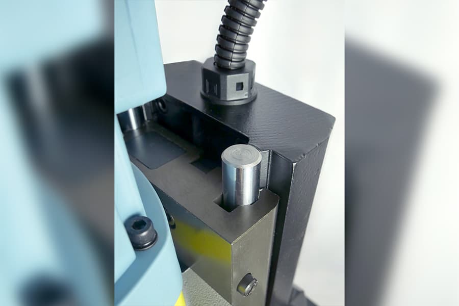 Specialist introduceert nieuwe lijn magneetboormachines 2