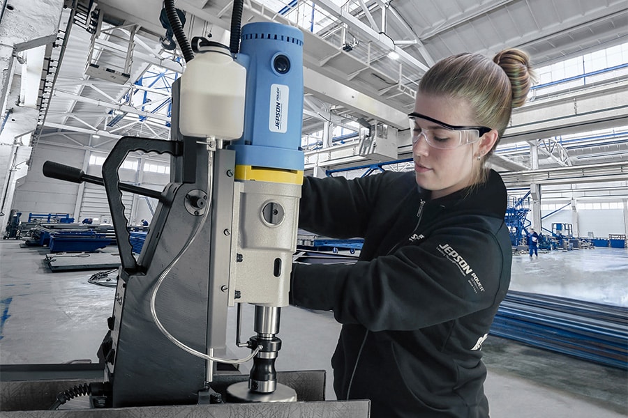 Specialist introduceert nieuwe lijn magneetboormachines
