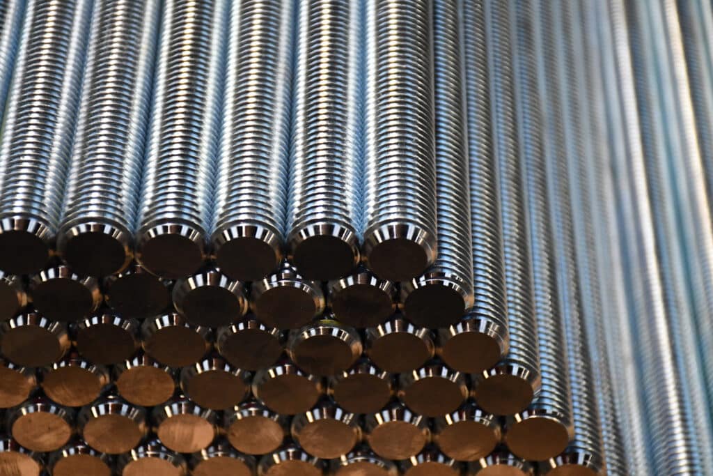 Nieuwe zaagmachine halveert levertijden voor draadstangen op maat 1