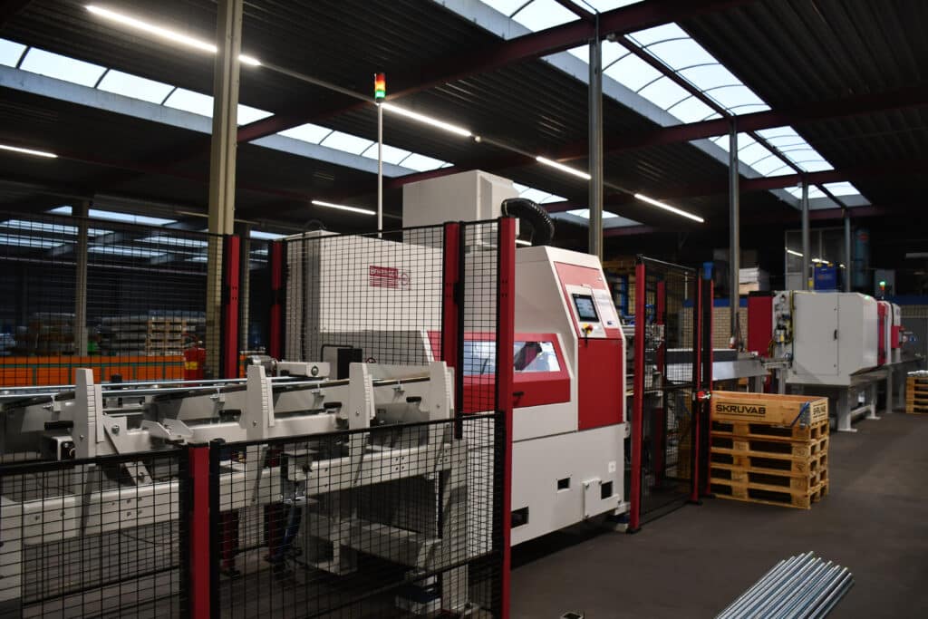 Nieuwe zaagmachine halveert levertijden voor draadstangen op maat 2