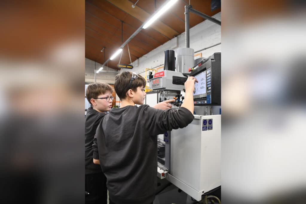 Nieuwe conventionele torenfreesmachines voor provinciaal onderwijs 3