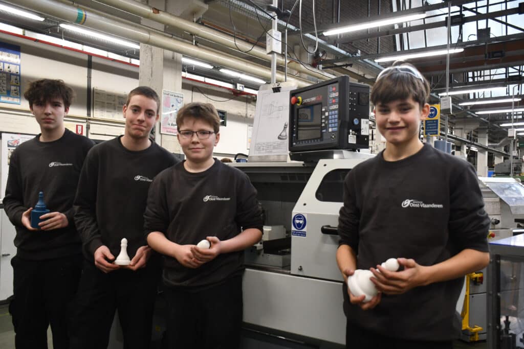 Nieuwe conventionele torenfreesmachines voor provinciaal onderwijs 1
